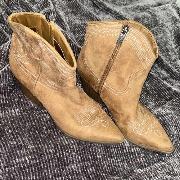 Wore once gently excellent condition like new 9 1/2 - Picture 4 of 11